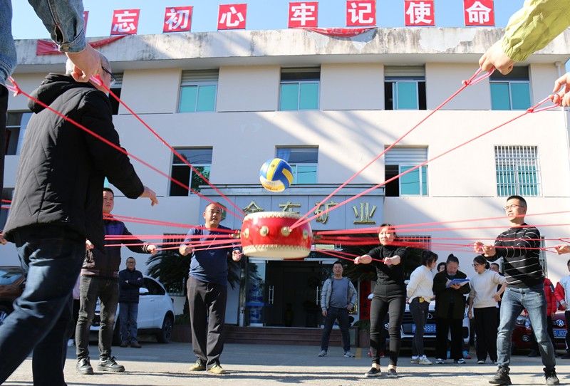 2、球友会官方网站,球友会股份有限公司组织趣味活动--同心击鼓_副本.jpg